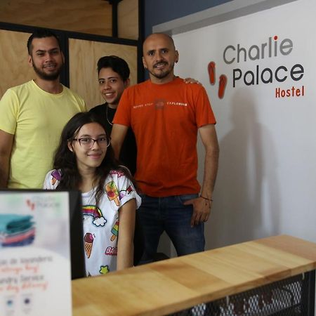 Charlie Palace Hostel Медельин Экстерьер фото