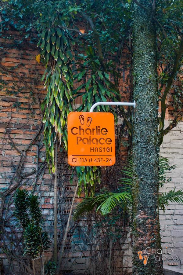 Charlie Palace Hostel Медельин Экстерьер фото