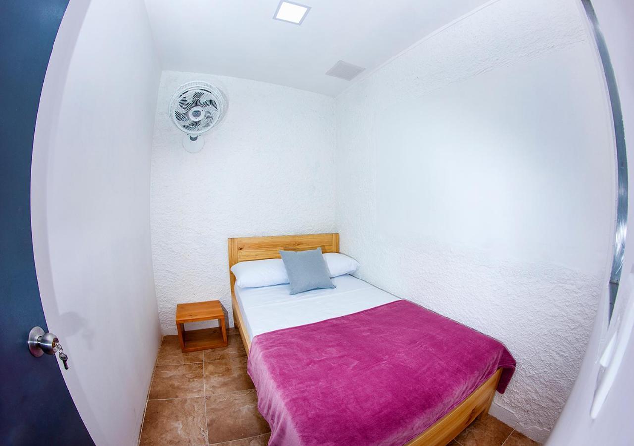 Charlie Palace Hostel Медельин Номер фото